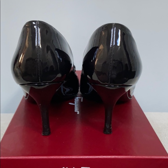 Ferragamo patent leather peep toe pumps - Picture 2 of 7